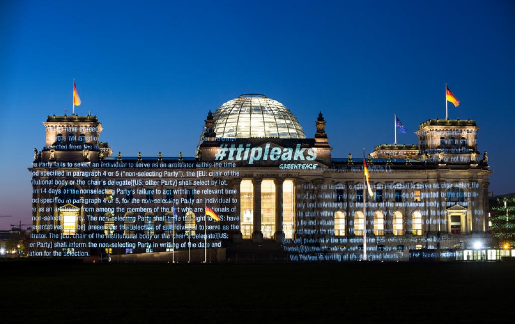 TTIP Projection on Reichstag Building in Berlin. Credit: © Daniel Müller / Greenpeace