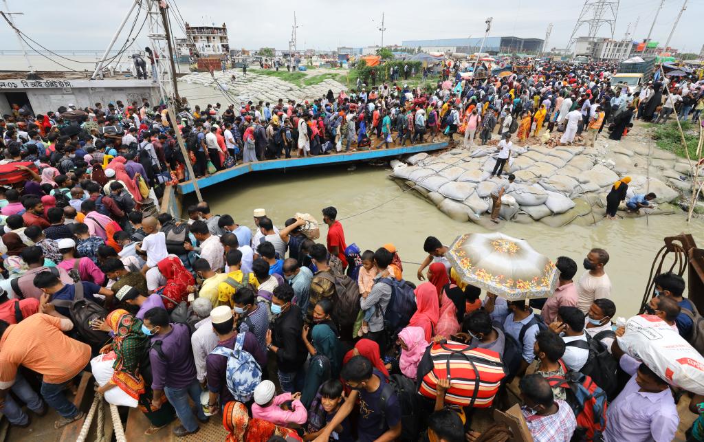 Garment workers boarding the Shimulia ferry to travel back to Dhaka to resume work during lockdown in Munshiganj, Bangladesh July 2021. 