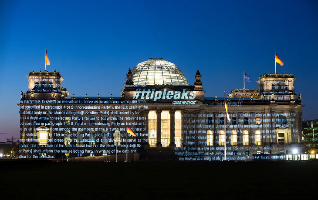 TTIP Projection on Reichstag Building in Berlin. Credit: © Daniel Müller / Greenpeace