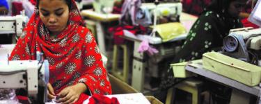 Women working in a garment factory in Dhaka Photo: © GMB Akash/Panos Pictures