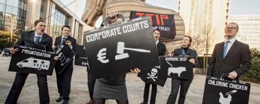 Friends of the Earth stunt showing the threats of TTIP including ISDS, or 'Corporate Courts'. © Friends of the Earth Europe/Lode Saidane