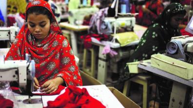 Women working in a garment factory in Dhaka Photo: © GMB Akash/Panos Pictures