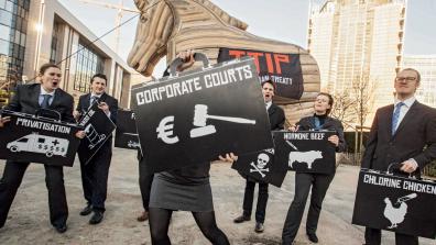 Friends of the Earth stunt showing the threats of TTIP including ISDS, or 'Corporate Courts'. © Friends of the Earth Europe/Lode Saidane