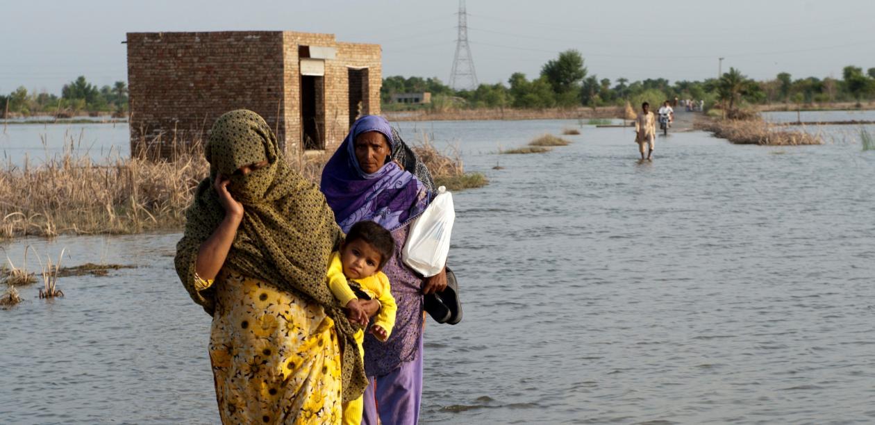 A family crosses the flooded streets of Pakistan. Photo: ADB